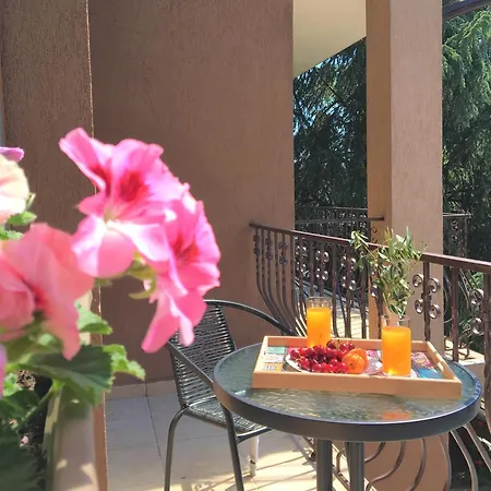 Dimitrovi - Peaceful Near With Garden, Sarafovo Affittacamere