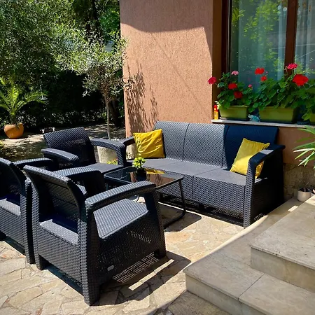 Dimitrovi - Peaceful Near With Garden, Sarafovo Pensión Burgas